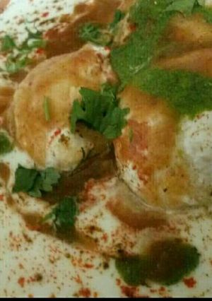 A picture of Dahi vada.