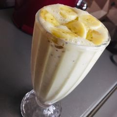 A picture of Banana smoothie.