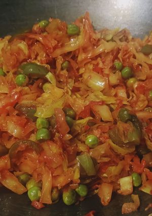 पत्तागोभी मटर सब्जी (Pattagobhi matar sabzi recipe in Hindi) रेसिपी मुख्य फोटो