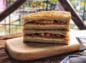 Gambar Sandwich Telur dan Chicken Slice