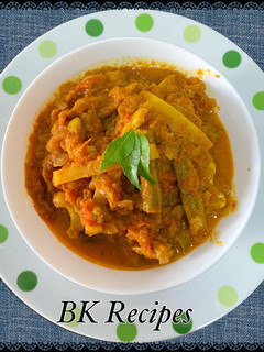 உருளைக்கிழங்கு முருங்கைக்காய் மசாலா கறி (Urulaikilanku murunkaikaai masala kari recipe in tamil) செய்முறை முக்கிய புகைப்படம்