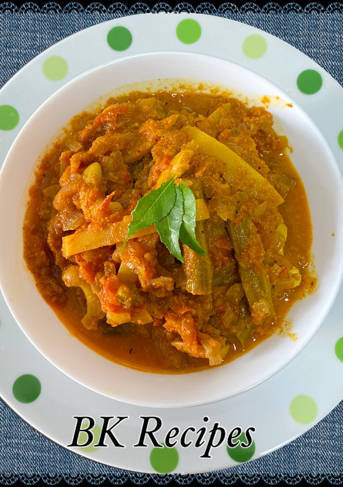 உருளைக்கிழங்கு முருங்கைக்காய் மசாலா  கறி (Urulaikilanku murunkaikaai masala kari recipe in tamil) செய்முறை முக்கிய புகைப்படம்