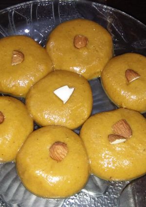 A picture of Besan Halwa.
