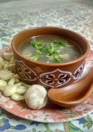 A picture of Mushroom and Garlic soup.