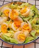 Salad trứng trộn sốt mè rang