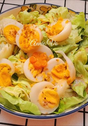 Hình của món Salad trứng trộn sốt mè rang.