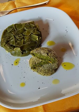 Foto di Polpette di ceci e simmenthal con contorno di fagioli piattoni