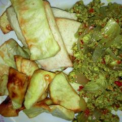A picture of Fried potatoes and egg source.