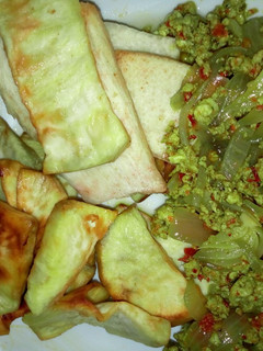 A picture of Fried potatoes and egg source.