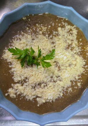 Una foto de Como Se Prepara la Sopa Crema de Lentejas