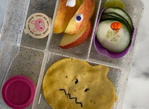 Una foto de Quesadilla mini de Halloween en freidora de aire para lonchera