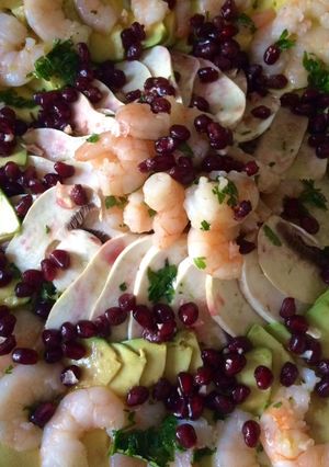 Una foto de Carpaccio de palta y hongos parrilleros