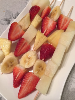 Una foto de Brocheta de frutas (desayuno o postre)