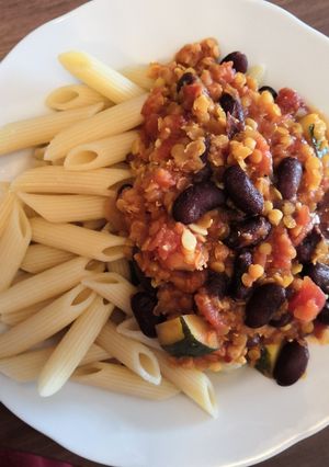 Une photo de Chili protéiné aux lentilles et haricots rouges