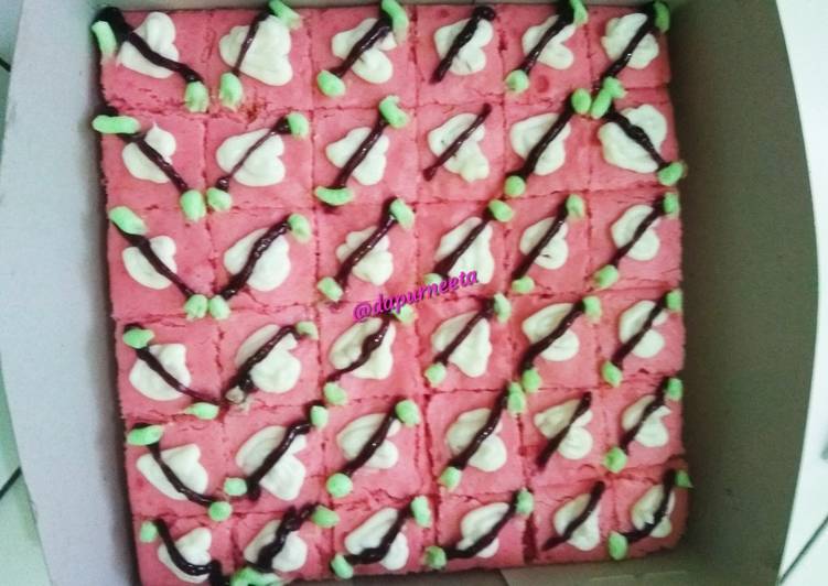 Bolu potong strawberry