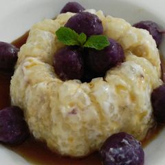A picture of Sago jaggery pudding with parpul rice ball.