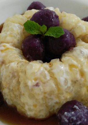 A picture of Sago jaggery pudding with parpul rice ball.