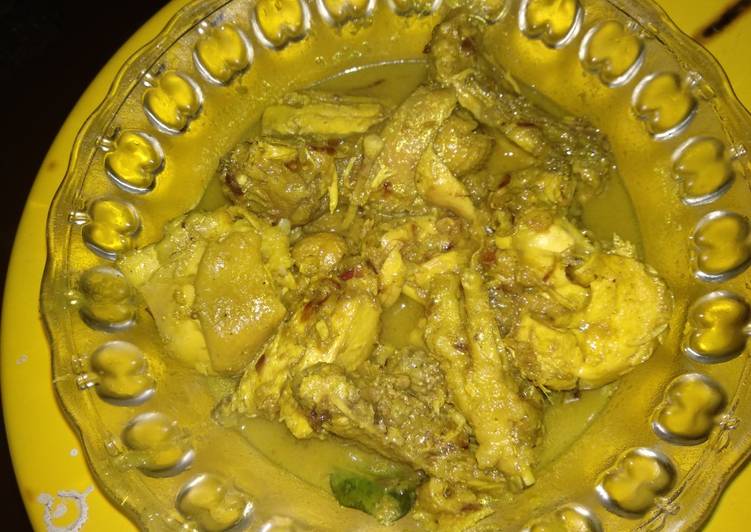 Opor Ayam Bumbu Kuning