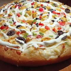 A picture of White Sauce Creamy Pizza 🍕🍕.