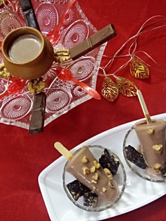 A picture of Oreo Banana Kulfi with walnuts fudge.
