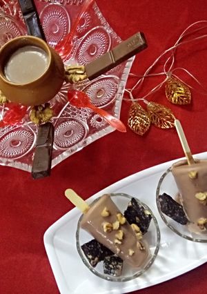 A picture of Oreo Banana Kulfi with walnuts fudge.