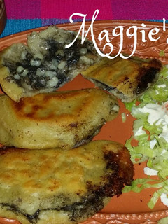 Una foto de Quesadillas de maìz rellenas de huitlacoche (cuitlache)