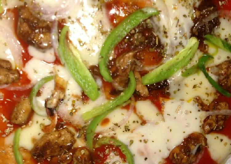 Simple Way to Prepare Appetizing Chicken cheese pizza