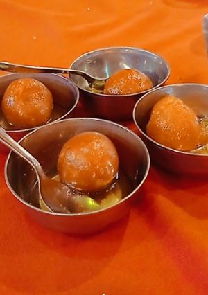 सूजी के गुलाब जामुन (suji ke gulab jamun recipe in Hindi) रेसिपी मुख्य फोटो