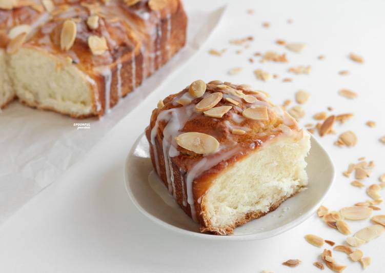 Steps to Cook Appetizing Almond Sweet Roll