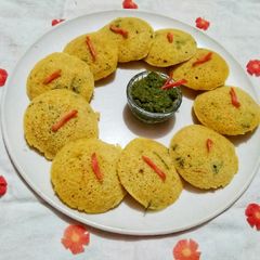 A picture of Oats idli.