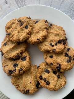 Una foto de Galletas de avena con chips de chocolate sin azúcar 🍪