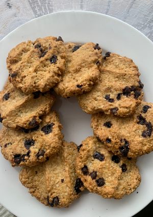 Una foto de Galletas de avena con chips de chocolate sin azúcar 🍪