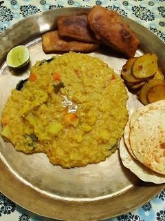 মুগডালের খিচুড়ি (Moong daler khichuri recipe in Bengali) রেসিপির প্রধান ছবি