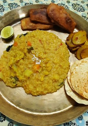 মুগডালের খিচুড়ি (Moong daler khichuri recipe in Bengali) রেসিপির প্রধান ছবি