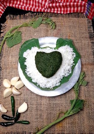 লাউ পাতা বাটা রেসিপির প্রধান ছবি