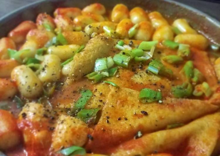 Ttopoki / Tteobokki (Korean Rice Cake)
