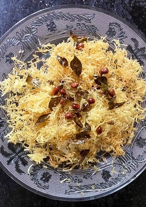 ঝুরি আলুভাজা(Jhuri Aloo bhaja recipe in Bengali) রেসিপির প্রধান ছবি