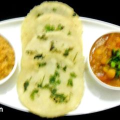 A picture of Akki roti or aripathri a Kerala roti from rice flour.
