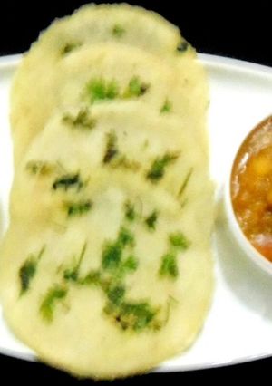 A picture of Akki roti or aripathri a Kerala roti from rice flour.