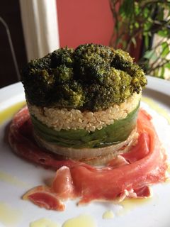 Una foto de Timbal de quinoa y brócoli con panceta