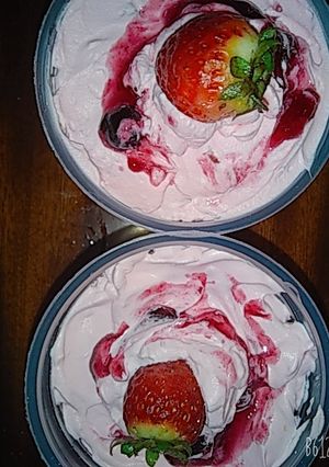 Una foto de Postre de frutilla!