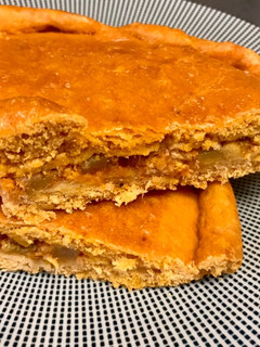 Una foto de Empanada estilo gallego de atún y pisto
