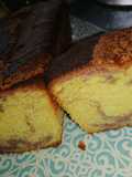 Bizcocho marmolado de limón y frambuesa