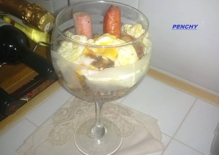 Entrante de migas murcianas con huevos rotos