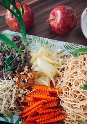 Hình của món Mì trộn ngũ sắc - phiên bản dọn tủ lạnh🍝🍝🍝.