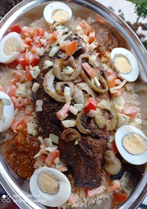 Une photo de Couscous de manioc accompagné de poisson fourré