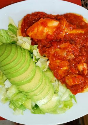 Una foto de Pollo Entomatado 🍅