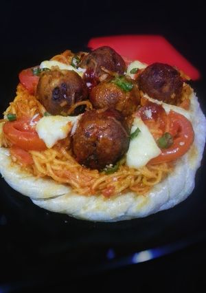 A picture of Masala e Noodles & Kofta Pizza.