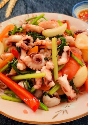 Hình của món Bạch tuộc xào chua ngọt.