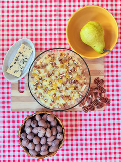 Una foto de Pasta con salsa de peras al queso azul y nueces 💙